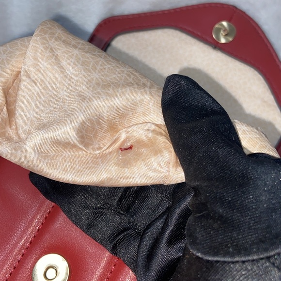 Elegant Red Quilted Shoulder Bag - Picture 13 of 13